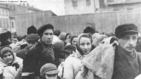 Foto di ebrei romani durante la deportazione del 1943
