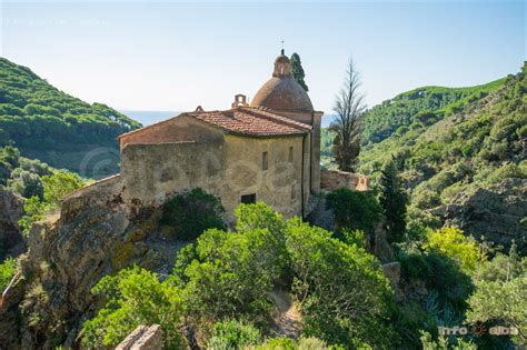 Vista panoramica del Santuario della Madonna di Monserrato sull'Isola d'Elba