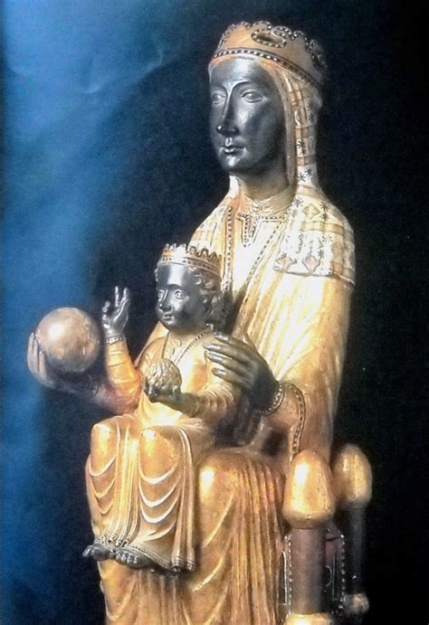 Scultura della Madonna di Monserrato ricavata dal tronco del 