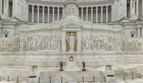 Dettaglio dei fregi scultorei dell'Altare della Patria con allegorie