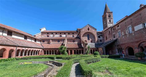 Veduta dell'abbazia di Santa Maria di Staffarda a Revello, Cuneo