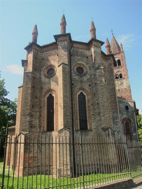 Bella facciata gotica della chiesa di Sant'Antonio Ranverso