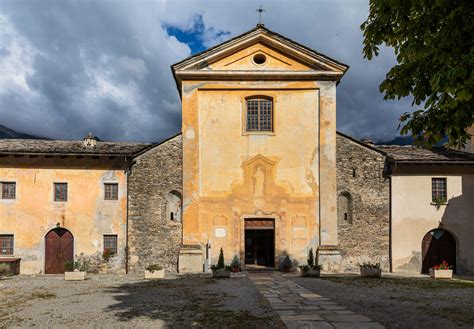 Veduta del chiostro cinquecentesco dell'Abbazia di Novalesa