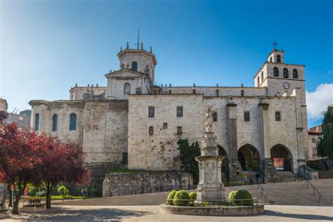 Il mausoleo di Marcelino Menéndez Pelayo all'interno della Cattedrale di Santander.