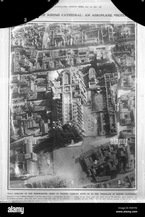 Fotografia d'archivio dei danni subiti dalla Cattedrale di Santander dopo l'incendio del 1941.