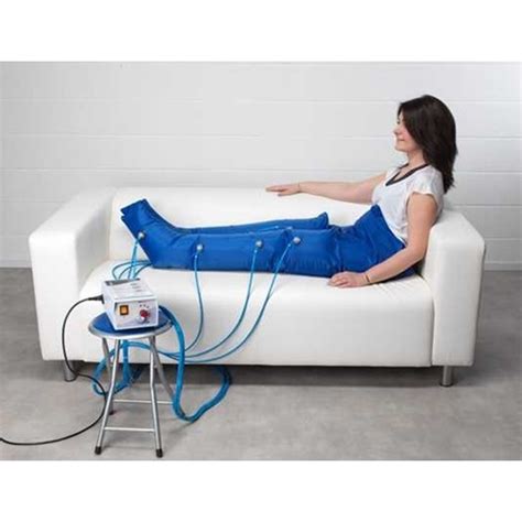Foto di un apparecchio per pressoterapia domiciliare con gambali e fascia addominale