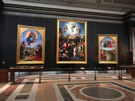 Vista generale della sala VIII della Pinacoteca Vaticana, dove è esposta la 