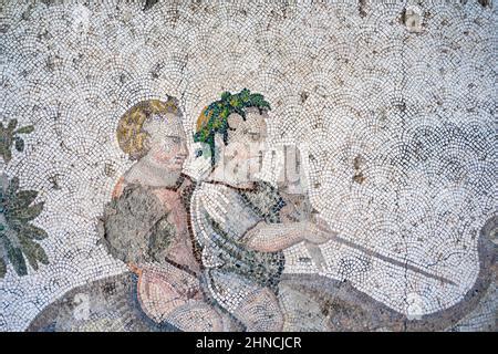 Dettaglio dei mosaici pavimentali di epoca bizantina all'interno della chiesa
