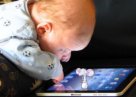illustrazione di un bambino che usa un tablet per visualizzare documenti medici