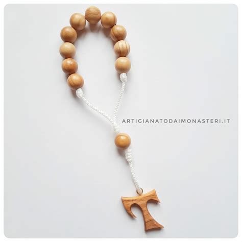 Foto di un rosario da decina (anello e bracciale) come oggetto di pietà
