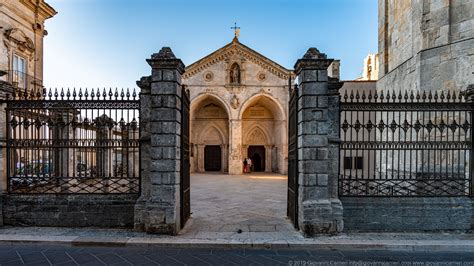 Immagine del Santuario di San Michele Arcangelo a Monte Sant'Angelo.