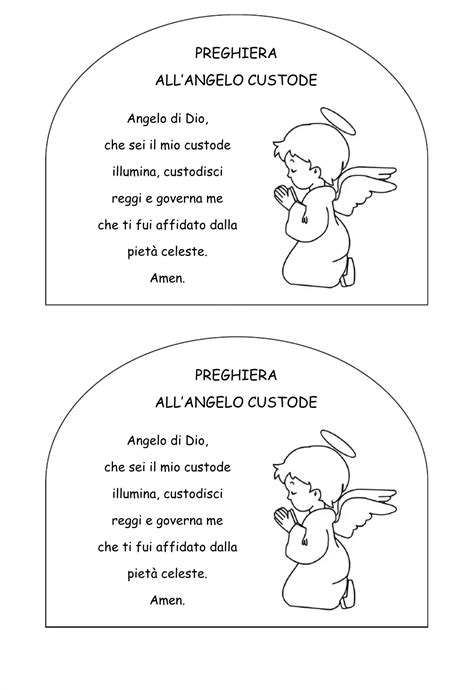 Bambini che copiano preghiere durante il catechismo