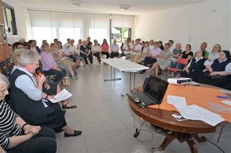 Foto d'archivio di un incontro comunitario della Missione Evangelica Zigana