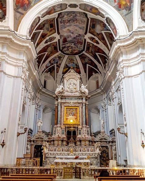 interno della Chiesa Santa Maria di Costantinopoli con cupola policroma