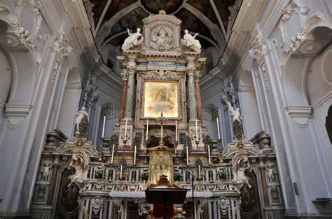 altare barocco in stucco nella Chiesa Santa Maria di Costantinopoli