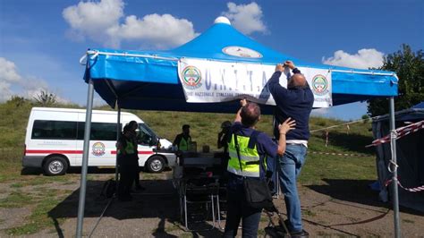 Volontari Unitalsi al gazebo per la raccolta fondi