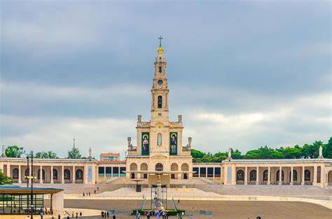 Interno della Basilica di Nostra Signora del Rosario a Fatima