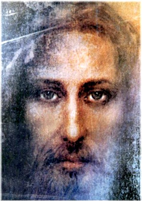 Immagine ravvicinata del volto del Volto Santo, evidenziando i dettagli degli occhi e della barba.