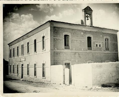 Foto storica o panoramica dell'edificio dell'Istituto Sacro Cuore a Salerno nel quartiere Torrione