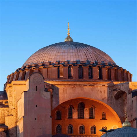 Dettaglio del portale della Basilica di Santa Sofia