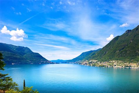 Foto panoramica del Lago di Cei con montagne sullo sfondo