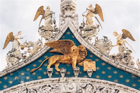 Tavola comparativa delle diverse raffigurazioni del Leone di San Marco (moeca, passante, rampante, vessillifero)