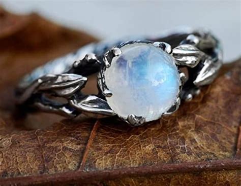 Gioiello con Pietra di Luna associato all'Arcangelo Gabriele