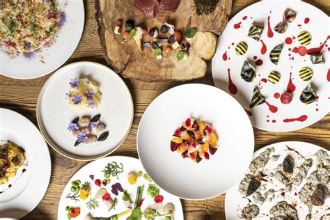 Piatto d'autore del Ristorante Due Pini con ingredienti locali e presentazione raffinata