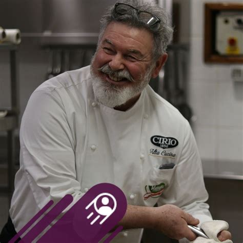 Ritratto dello Chef Flavio Faedi in un contesto culinario o montano