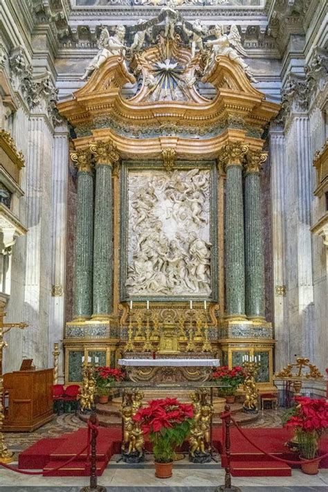 Interno della Chiesa con l'altare centrale