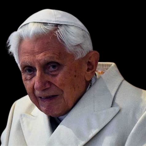 Benedetto XVI in preghiera e raccoglimento ad Auschwitz-Birkenau