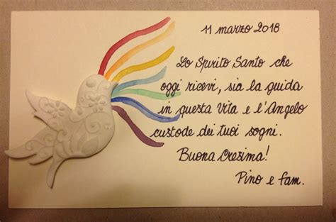Biglietti di cresima fatti a mano con decorazioni delicate e colori pastello