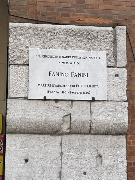 Fotografia della targa commemorativa di Fanino Fanini in Piazza Trento Trieste a Ferrara