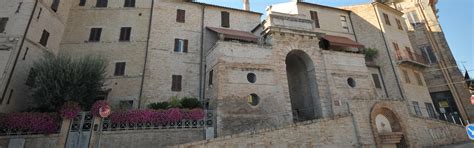 Vista esterna della chiesa del Monastero di Monte San Giusto, ricostruita dopo la distruzione napoleonica