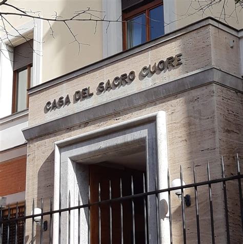 Foto della facciata della Casa Sacro Cuore a Tonezza del Cimone