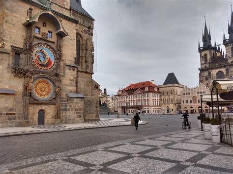 Foto della Colonna Mariana ricostruita nella Piazza della Città Vecchia a Praga