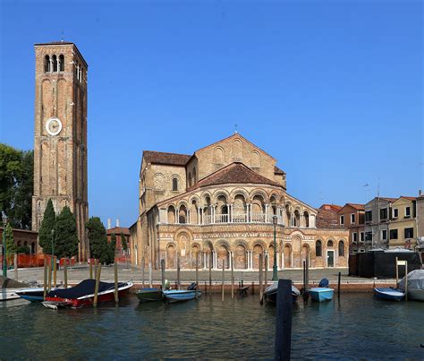 Foto panoramica della Basilica dei Santi Maria e Donato a Murano