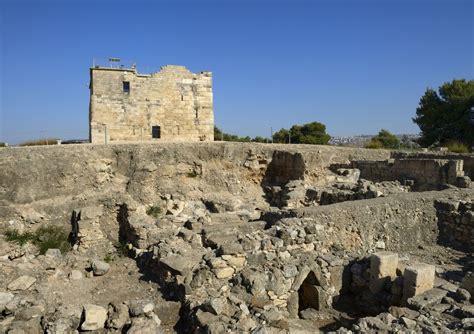 Resti di bastioni crociati a Tripoli