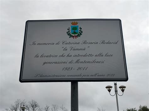 Monumento o targa commemorativa di don Tonino Bello con una sua citazione incisa