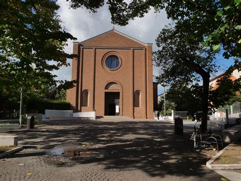 Foto panoramica esterna della Chiesa di San Michele Arcangelo a Marghera