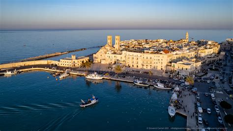 Veduta panoramica del borgo antico di Molfetta e del suo porto storico