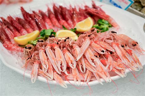 Schema di scomposizione del piatto di crudo di mare con le diverse salse e guarnizioni