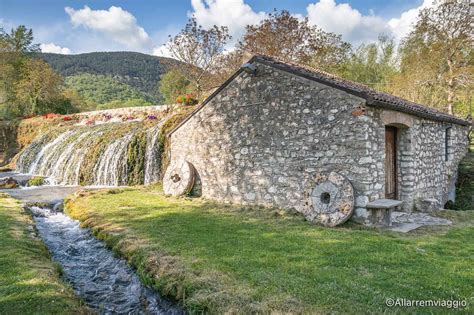 Veduta panoramica del borgo di Santa Maria del Molise immerso nel verde del Matese