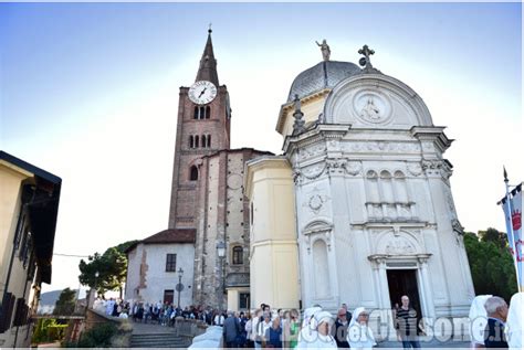 Veduta panoramica del colle di Pinerolo con la Basilica di San Maurizio e il Santuario della Madonna delle Grazie