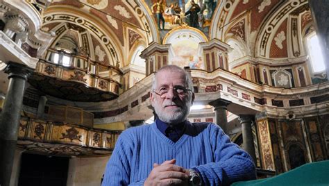 Ritratto di Don Cosimo Scordato in una biblioteca