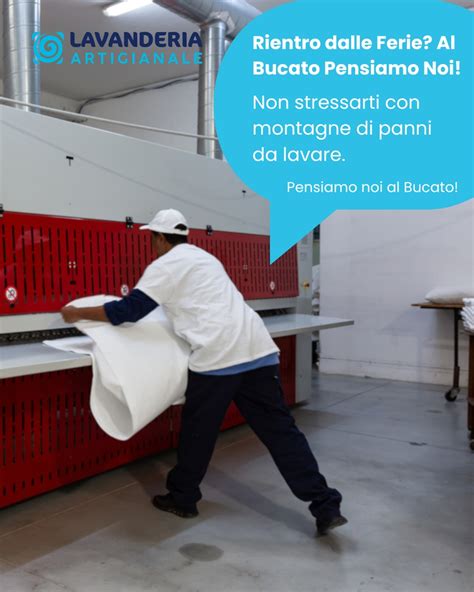 Foto di un laboratorio di lavanderia professionale con macchinari per la stiratura e il lavaggio