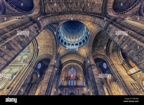 Dettaglio architettonico della cupola della Basilica del Sacro Cuore
