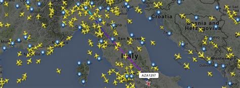 Mappa che mostra la rotta aerea da Venezia a Lourdes con possibili scali