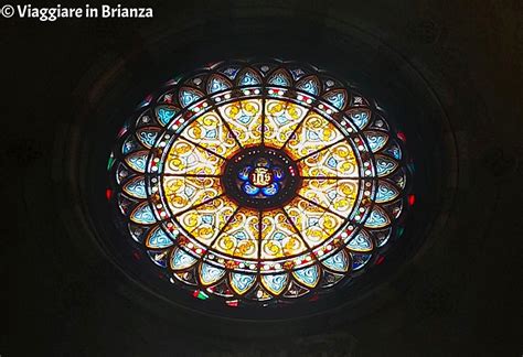 Dettaglio del rosone centrale e dei mosaici della facciata