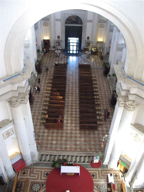Interno della Basilica del Redentore, navata centrale e altare